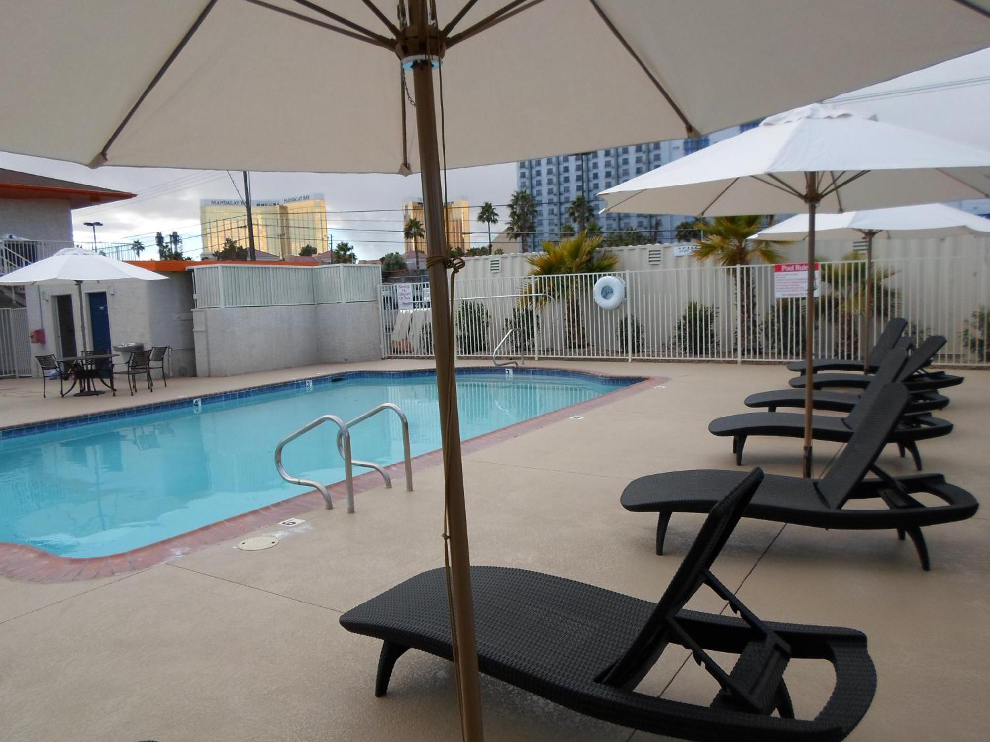 Howard Johnson By Wyndham Las Vegas Near The Strip Eksteriør billede