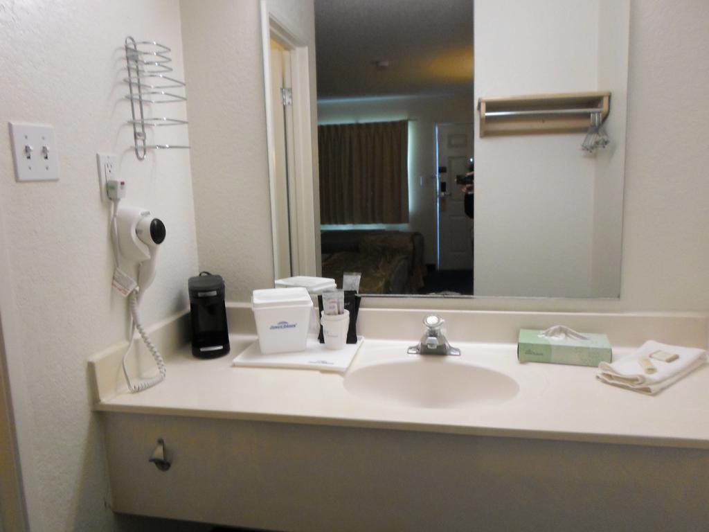 Howard Johnson By Wyndham Las Vegas Near The Strip Eksteriør billede
